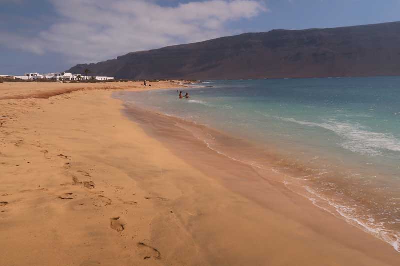 La Laja Beach near Caleta del Sebo in La Graciosa