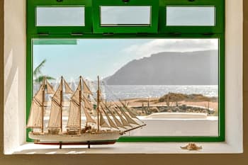 House in Pedro Barba La Graciosa with sea views and terrace Villa Flores